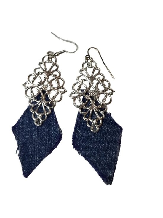 Jewelry - Denim Diamond Swirl Silver Earrings